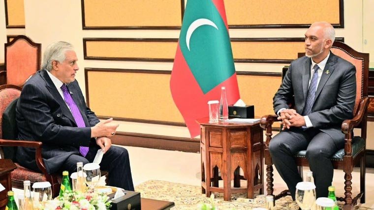 وزیر خارجہ اسحاق ڈار کی مالدیپ کے صدر ڈاکٹر محمد معیزو سے ملاقات