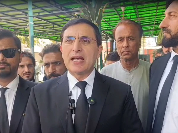 بیرسٹر گوہر کا پارٹی رہنماؤں کو باہمی بیان بازی سے گریز کی ہدایت