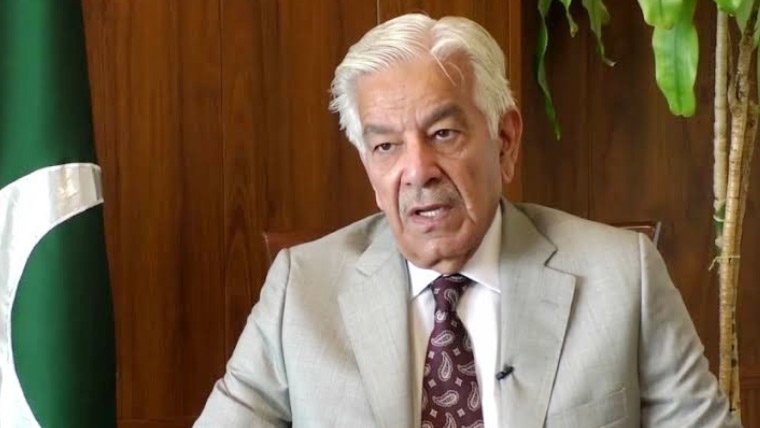بیرون ملک یوٹیوبرز نے پی ٹی آئی کو تباہ کر دیا، خواجہ آصف کا بیان