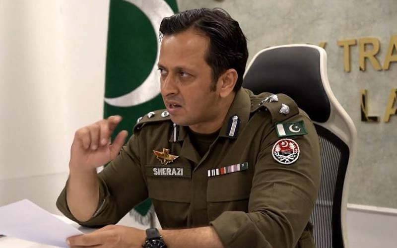لاہور میں ٹریفک قوانین کی سنگین خلاف ورزیوں پر چالان کی بجائے مقدمات کا فیصلہ