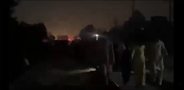 ملتان میں ریلوے ٹریک پر ہینڈز فری استعمال کرنے والے 2 نوجوان ٹرین کی زد میں آ کر جاں بحق