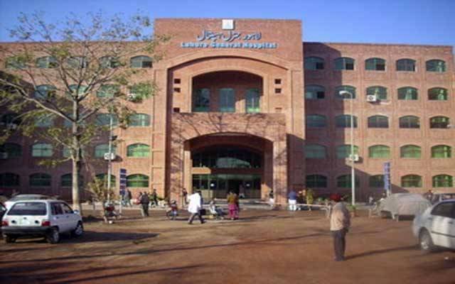 لاہور جنرل ہسپتال: فرائض میں غفلت برتنے والے دو ملازمین کے خلاف کارروائی