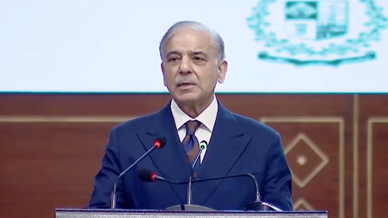 وزیراعظم شہباز شریف کا سکول و مدارس کے 5 لاکھ طلبہ میں کروم بکس تقسیم کرنے کا آغاز