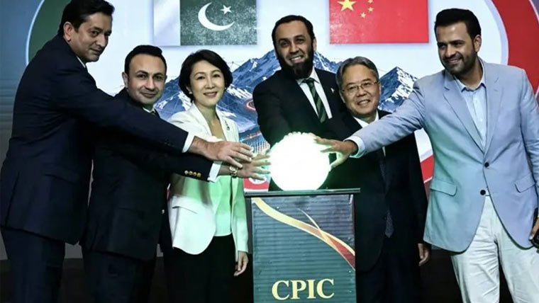 سی پیک نے معیشتوں کو جوڑا، انفارمیشن کوریڈور عوام کو قریب لائے گا: عطا تارڑ